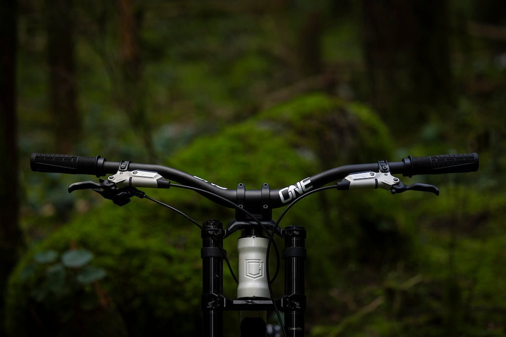 OneUp Components V2 Carbon Handlebar - The Lost Co. - OneUp Components - 1C1019 - 0628219407511 - 20 mm - 760 mm